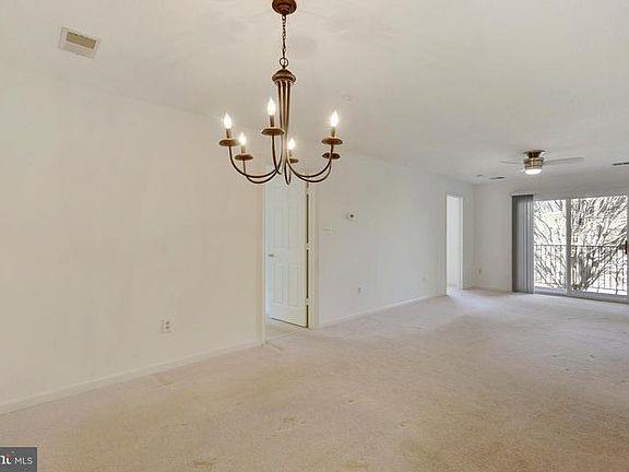 3rd image of 15300 Diamond Cove Ter APT 6-4