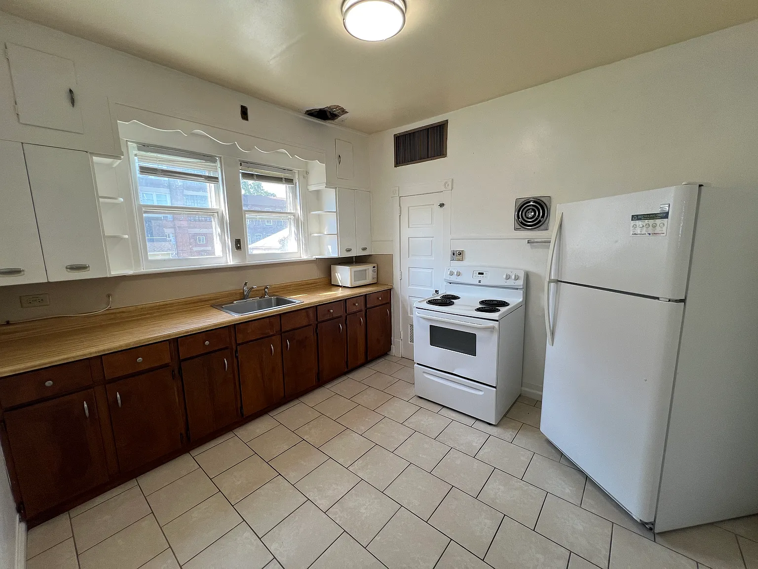 2 bed, $1,400 — Photo 2