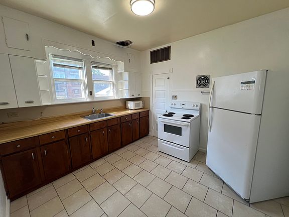 2nd image of 2042 Hanover Ave #2