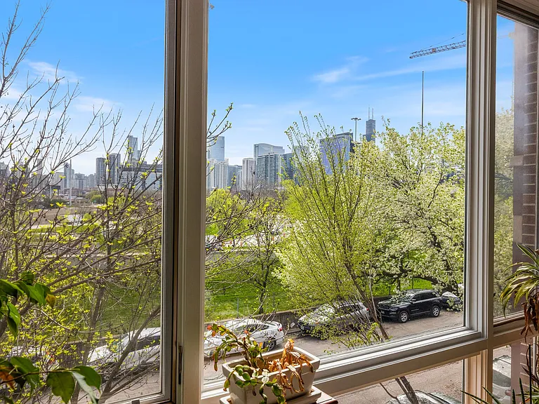 616 N May St #B — Photo 30