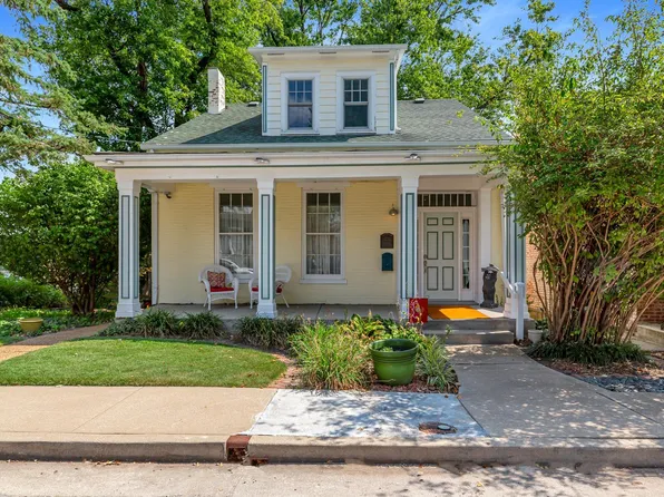 906 S 3rd St, Saint Charles, MO 63301