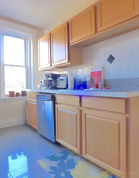 183 Strathmore Rd #3 — Photo 9