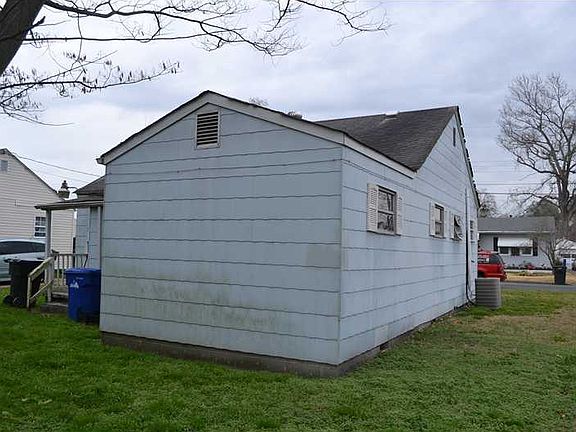 2nd image of 2716 Pinewell St