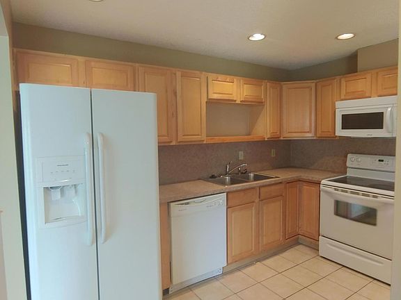 3rd image of 1601 Laurel Leaf Lane