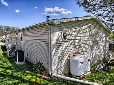 4th image of 12 Ashton Dr