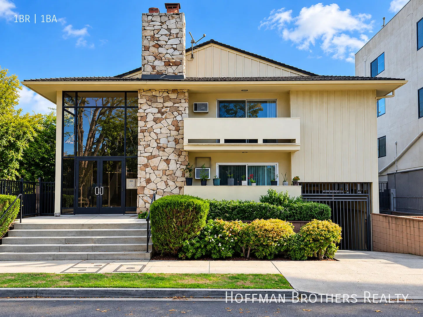 Renovated 1 Bedroom in Walkable West LA with Parking and On-Site Laundry!! — Photo 3