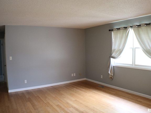 4th image of 155 E Vance St