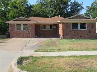 945 E Cantey St, Fort Worth, TX 76104
