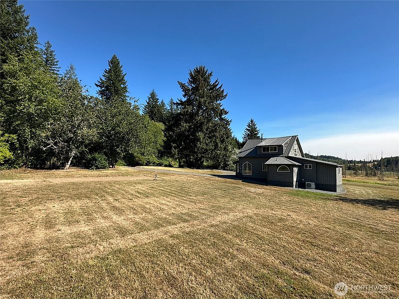 4th image of 720 Leland Valley Road E