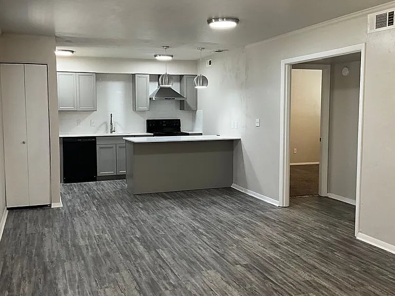 Terraces at Nichols Hills Renovated Two-Bedrooms — Photo 16