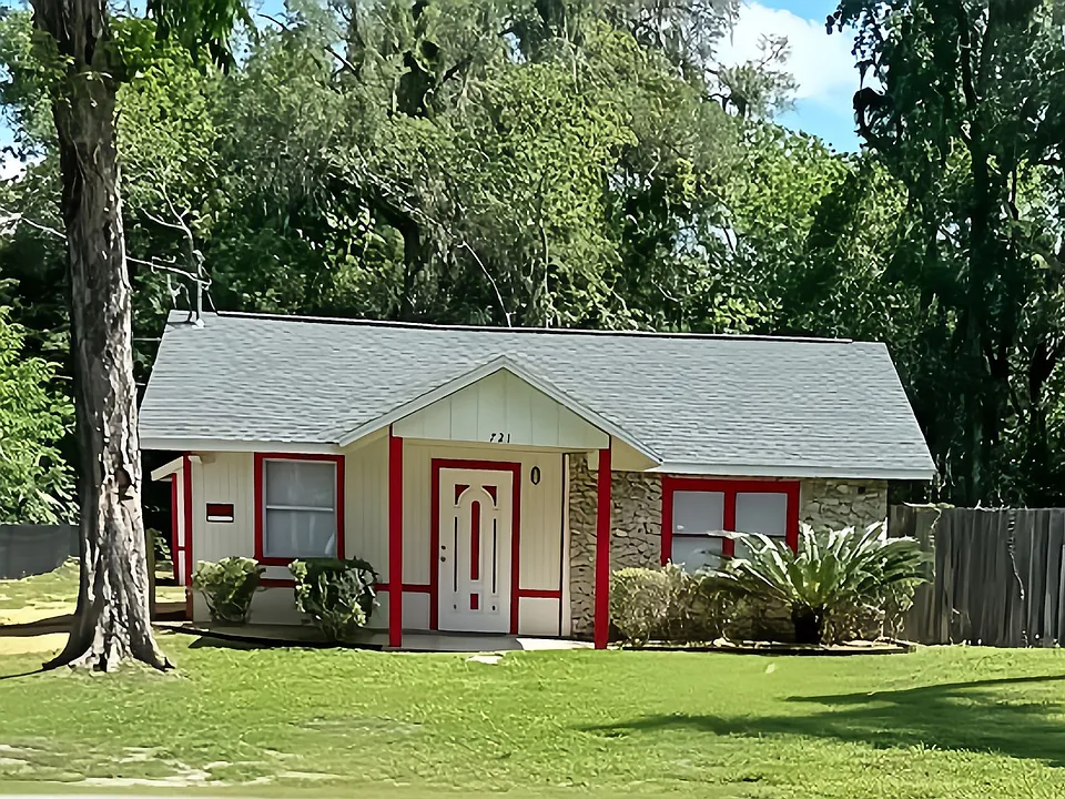 721 NW 22nd St