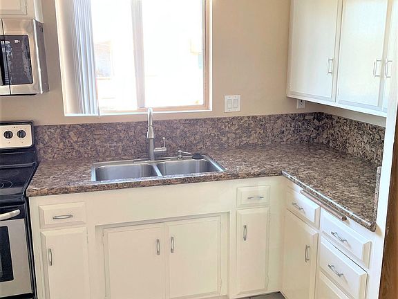 4th image of 931 W 19th St APT 21
