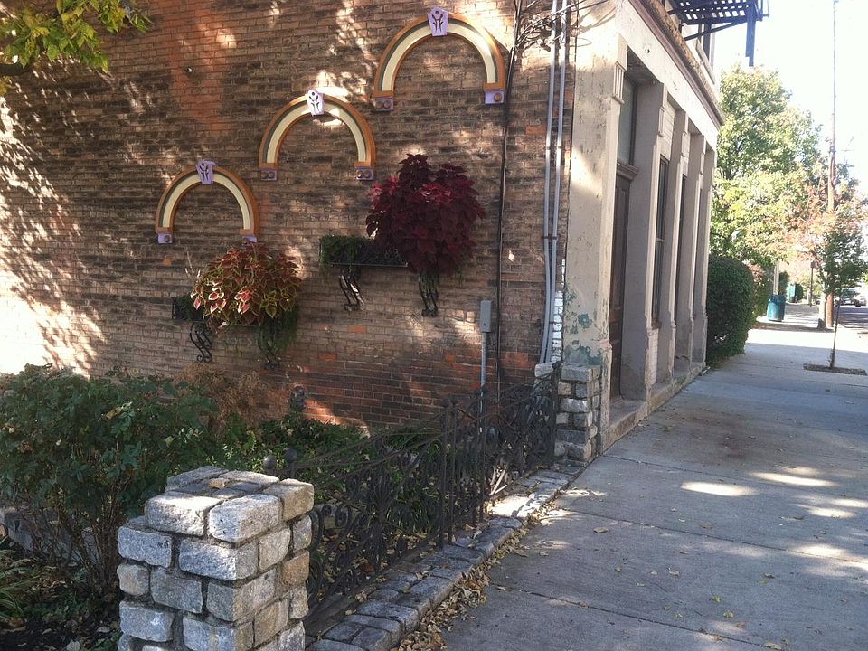 459 Klotter's historic and artistic entrance.