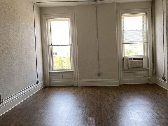 4th image of 103 W Court St #403