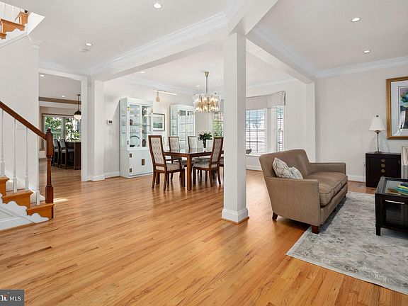 4th image of 1808 N Veitch St