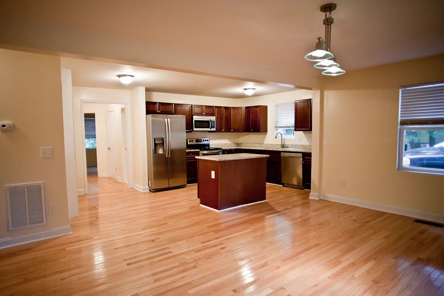 4br House on Knolls — Photo 4