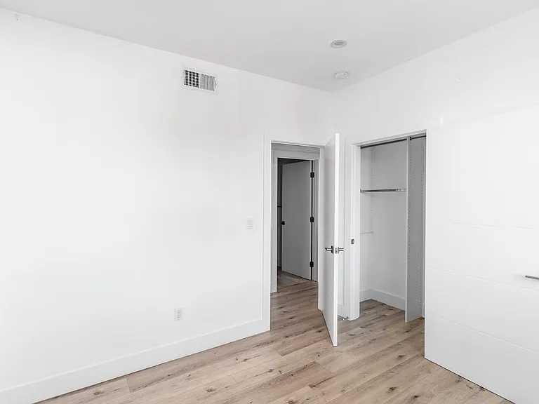 7125 S La Cienega Blvd — Photo 10