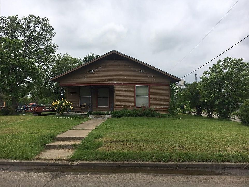 1st image of 700 S Throckmorton St