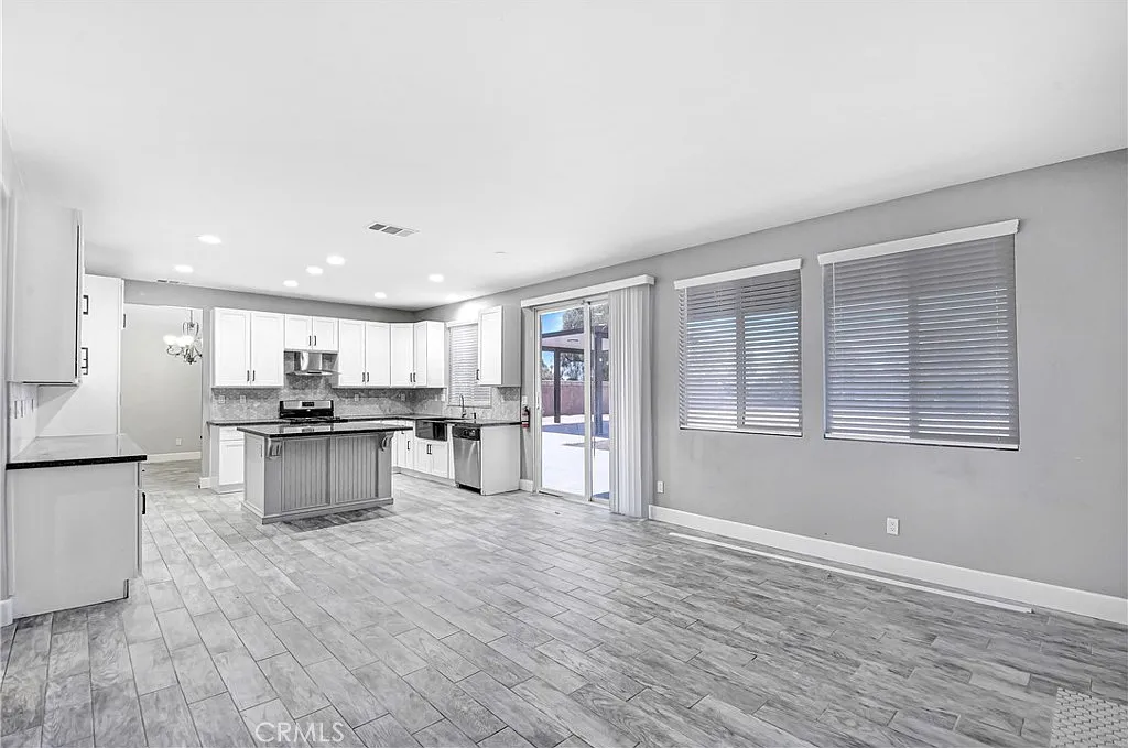 5 bed, 2441 sqft, $3,500 — Photo 3