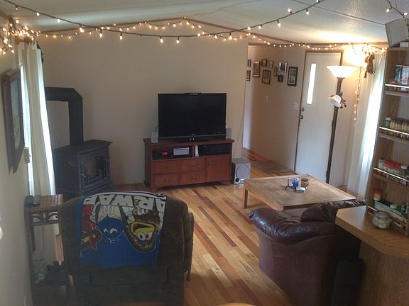 Gas fireplace. Instant fire!