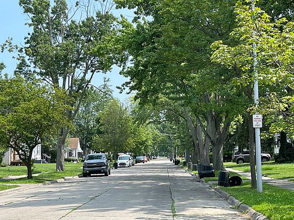 5th image of 20049 Elkhart St