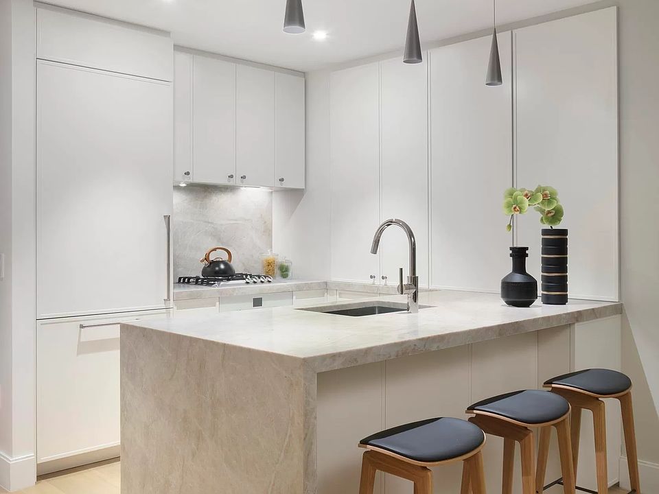 1st image of 212 W 72nd St #14G