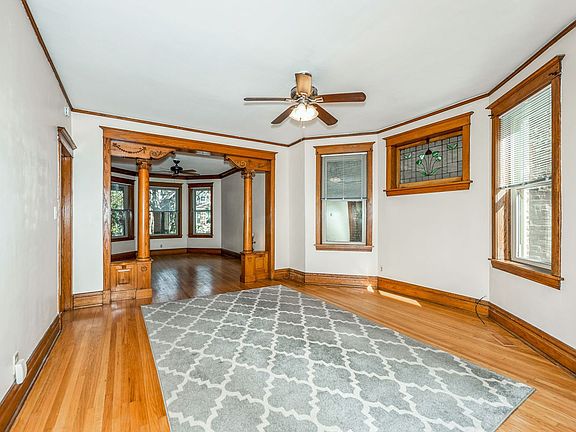 3rd image of 2219 W Walton St #1