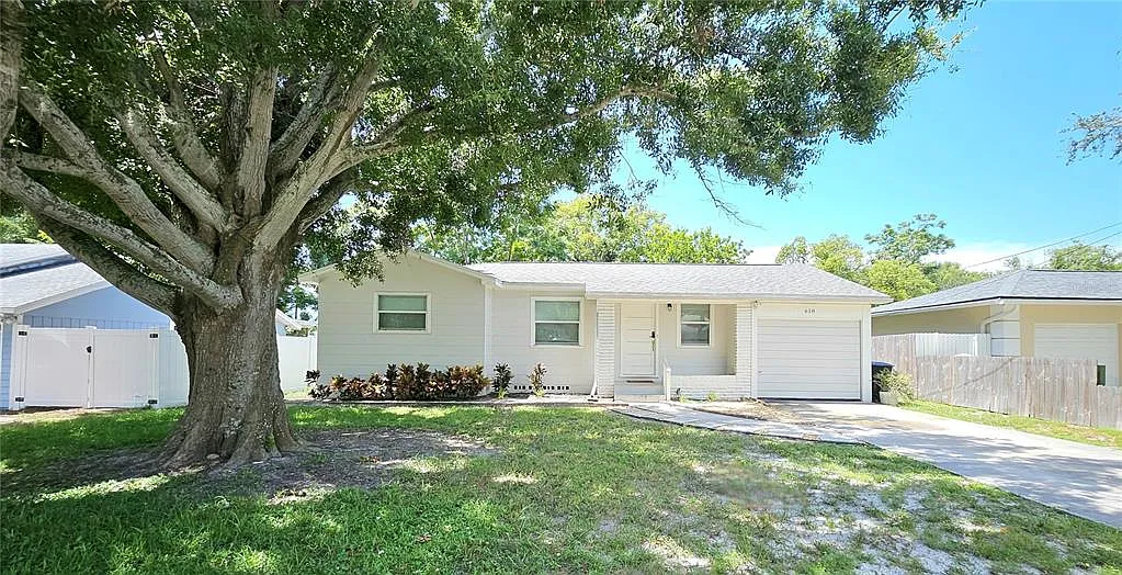 3 bed, 1.0 bath, 997 sqft, $2,500 — Photo 1