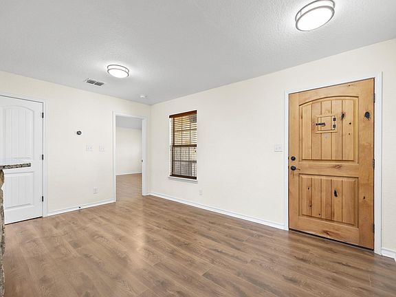 4th image of 20217 Engelmann Ln