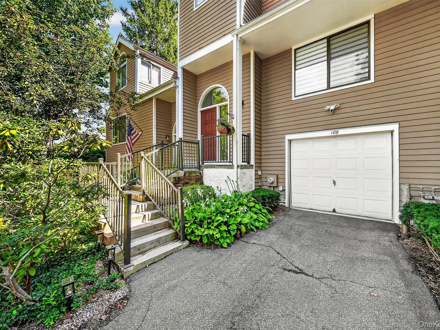 2 bed, 2.0 bath, 1623 sqft, $5,900 — Photo 3