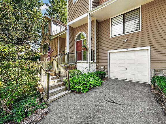 3rd image of 109 Woods End Rd