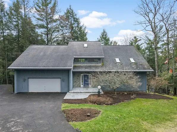 212 Meeker Rd, Vestal, NY 13850