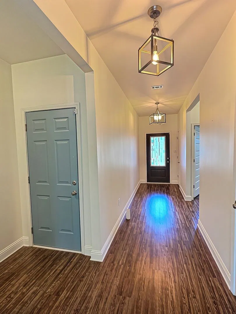 4/2 Move-In Ready Home with Modern Finishes and Outdoor Appeal in Gulfport, MS! — Photo 2