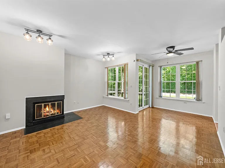 6111 Cedar Ct — Photo 5