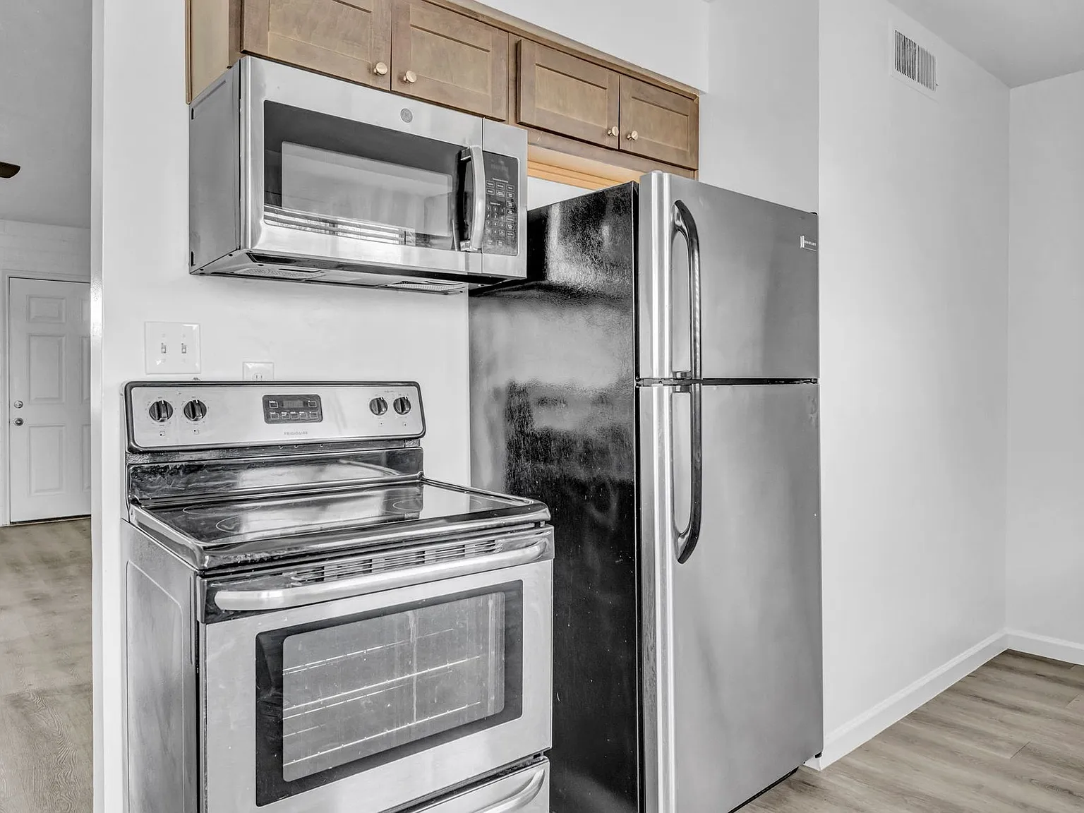 RandDLiving on Irving — Photo 1