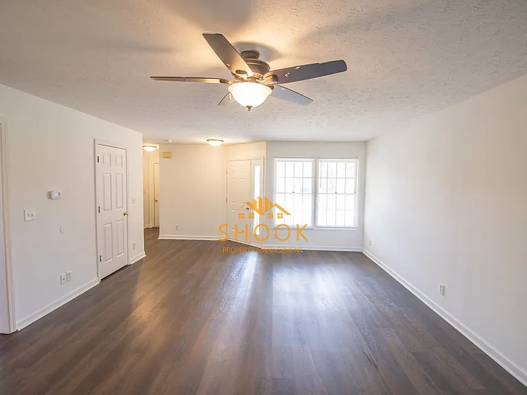 206 E Pine Ave — Photo 5