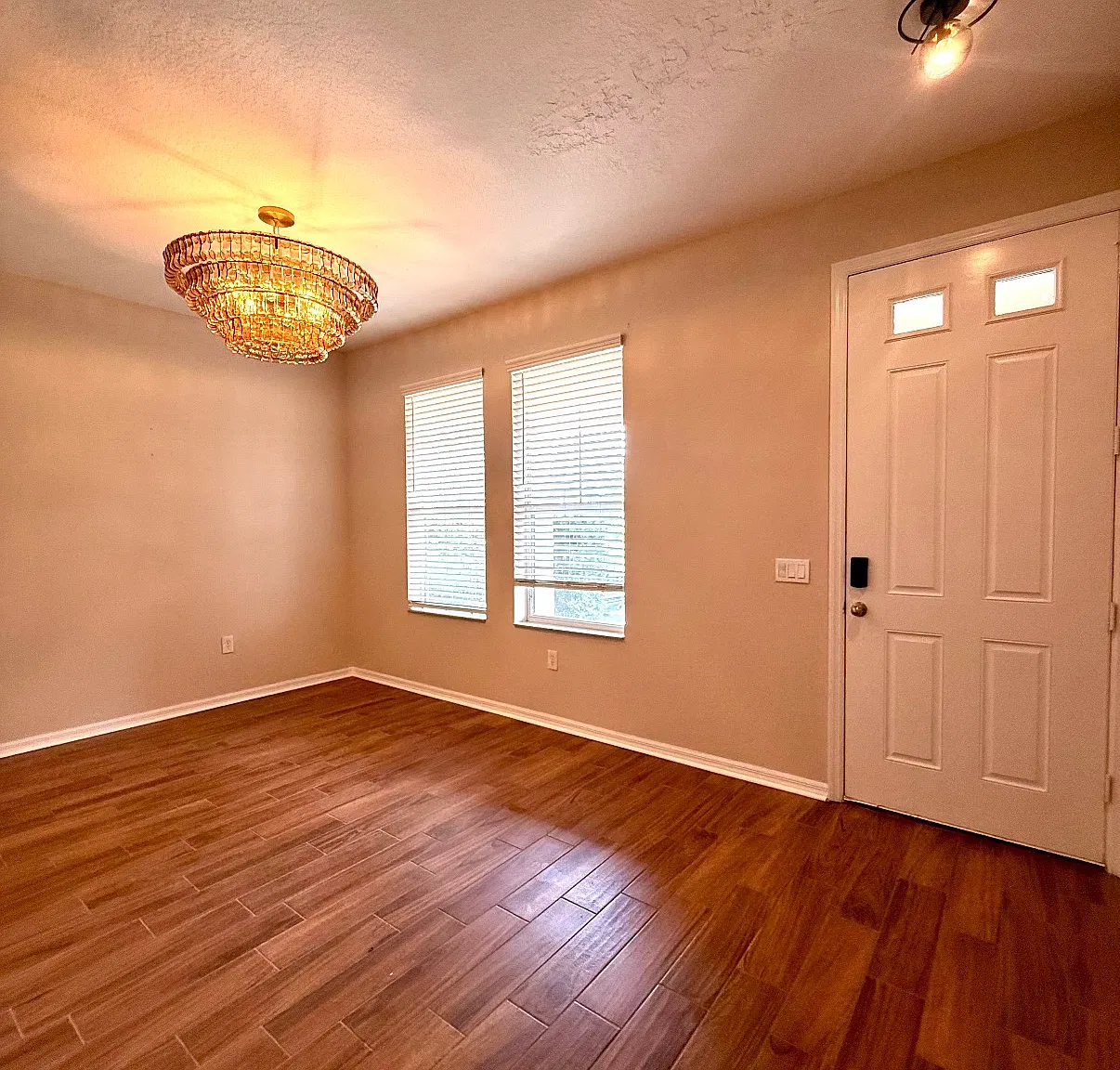 4 bed, 2126 sqft, $3,700 — Photo 4