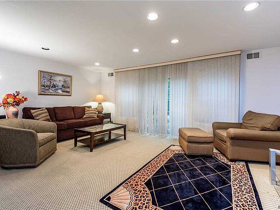 4th image of 14 Hampton Way