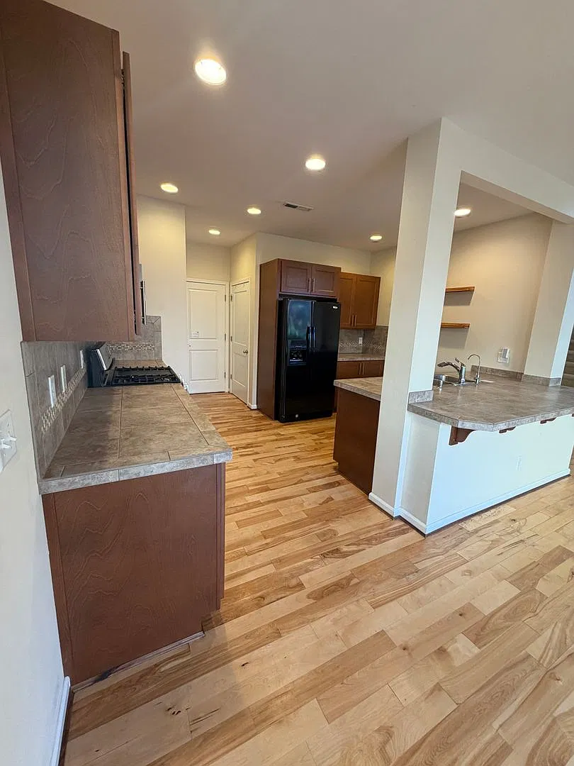 Large three bedroom two bath home in Whispering Meadows — Photo 2