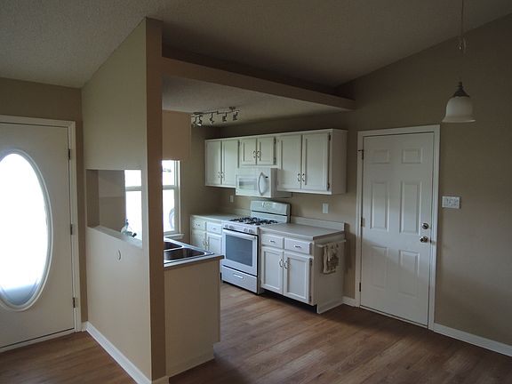 3rd image of 1034 Kelley Dr