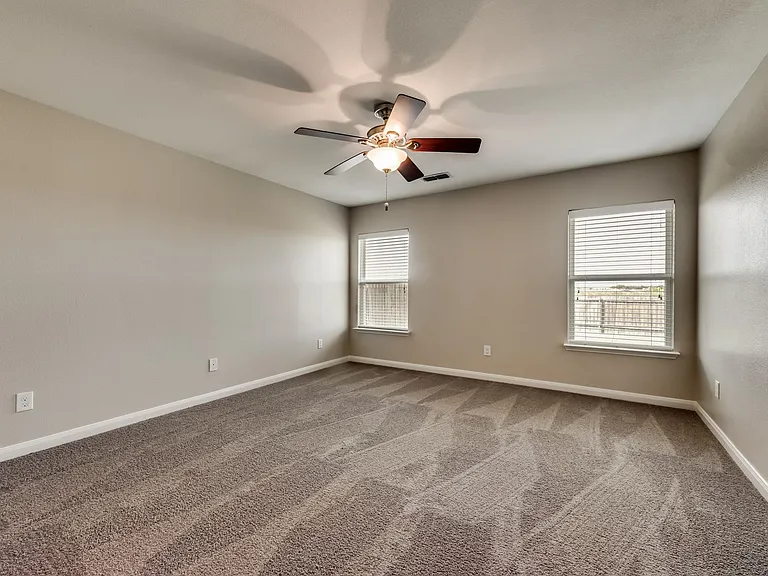 2106 Bluebell Dr — Photo 16
