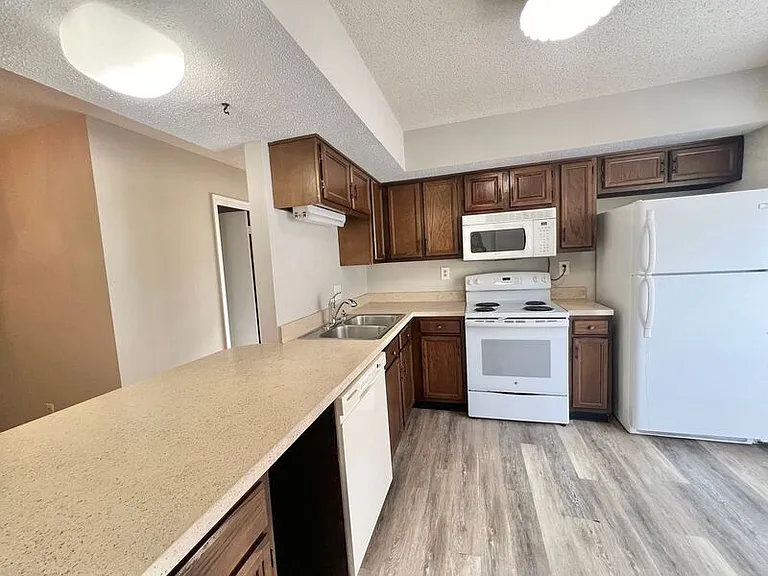 6011 Dixon Dr — Photo 6