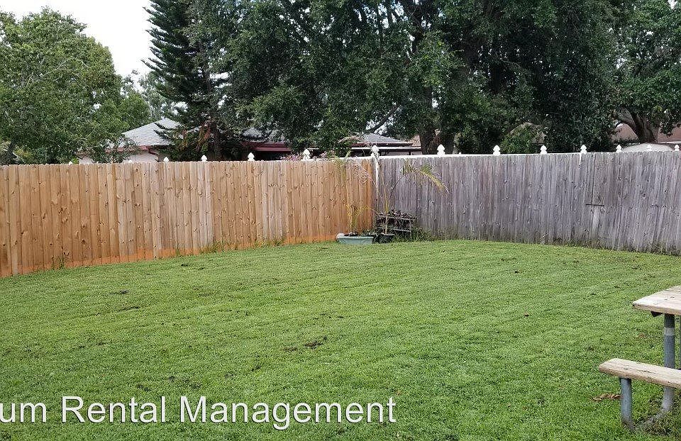 2nd image of 940 Kentucky Woods Ln E