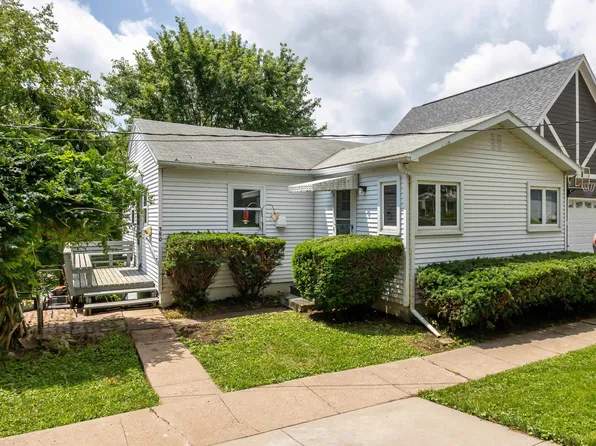 380 Sherwood Ave, East Dubuque, IL 61025