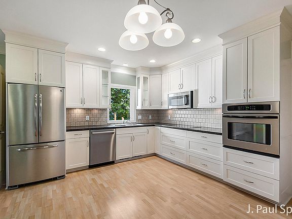 4th image of 7522 Burlingame Ave SW