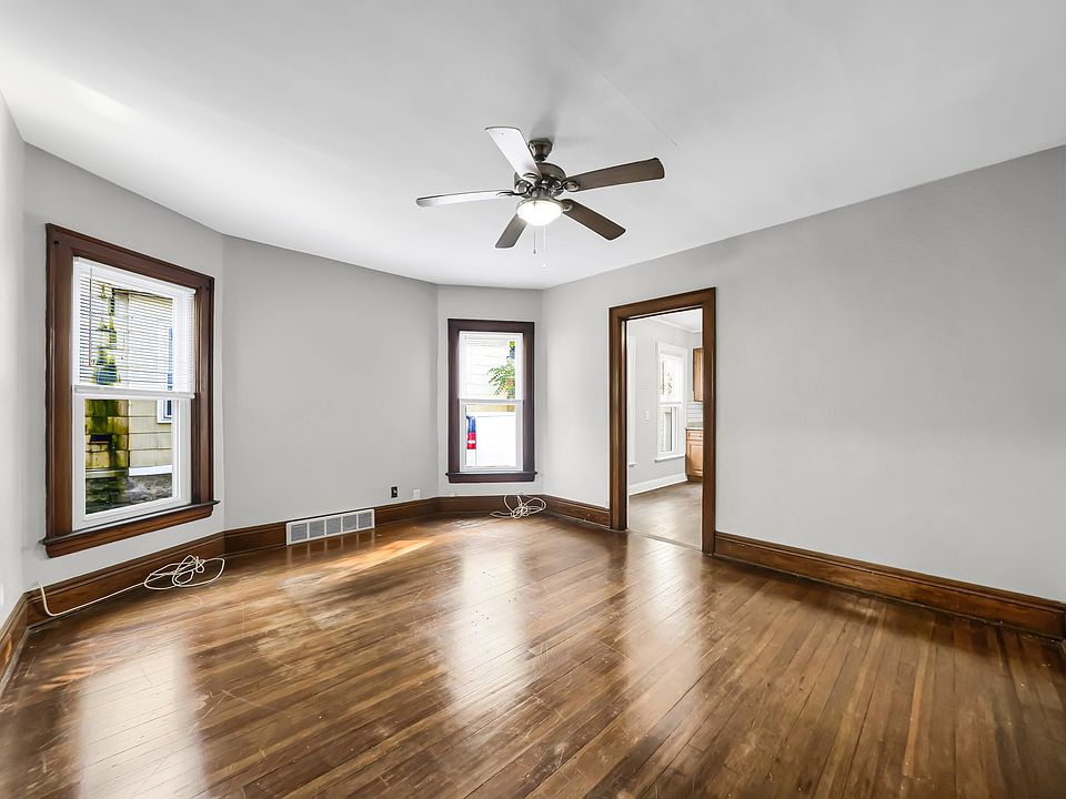 1st image of 36 Callodine Ave Floor 1