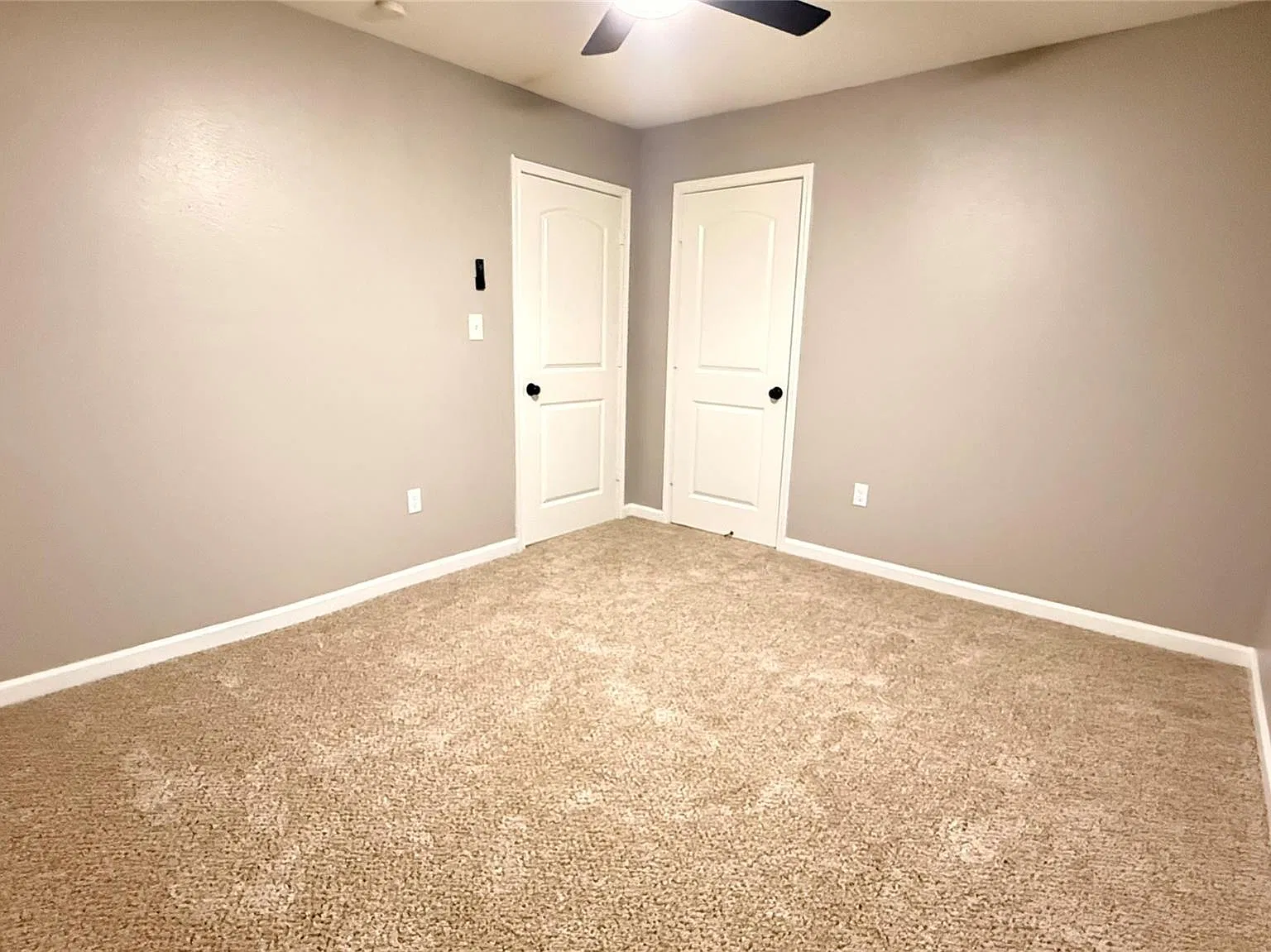 2 bed, 1.0 bath, 800 sqft, $1,000 — Photo 1