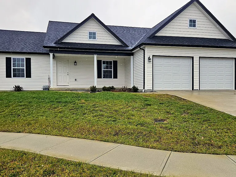 165 Zachary Dr — Photo 2