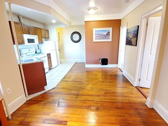 3rd image of 37-11 9th St #3