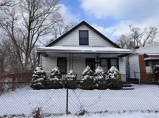 6821 Drake St, Hamtramck, MI 48212